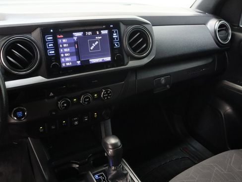 Used 2018 Toyota Tacoma TRD Sport w/ Technology Package RWD image 15