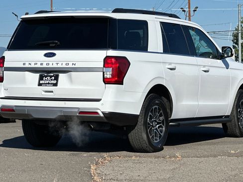 Used 2024 Ford Expedition XLT AWD/4WD image 4