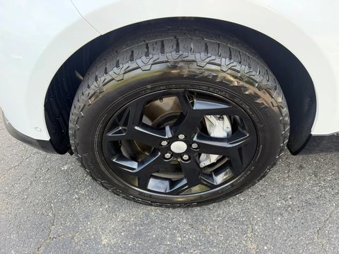 Used 2018 Land Rover Range Rover Sport HSE AWD/4WD image 9