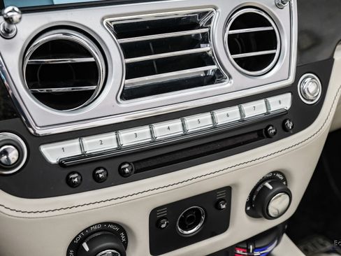 Used 2017 Rolls-Royce Dawn RWD image 85
