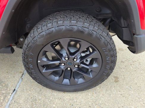 Used 2025 Jeep Wrangler Unlimited Sahara AWD/4WD image 9
