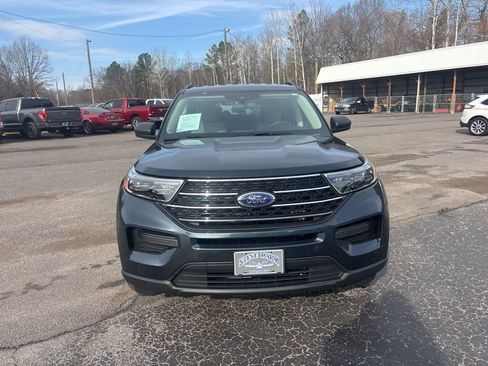 Used 2022 Ford Explorer XLT image 2