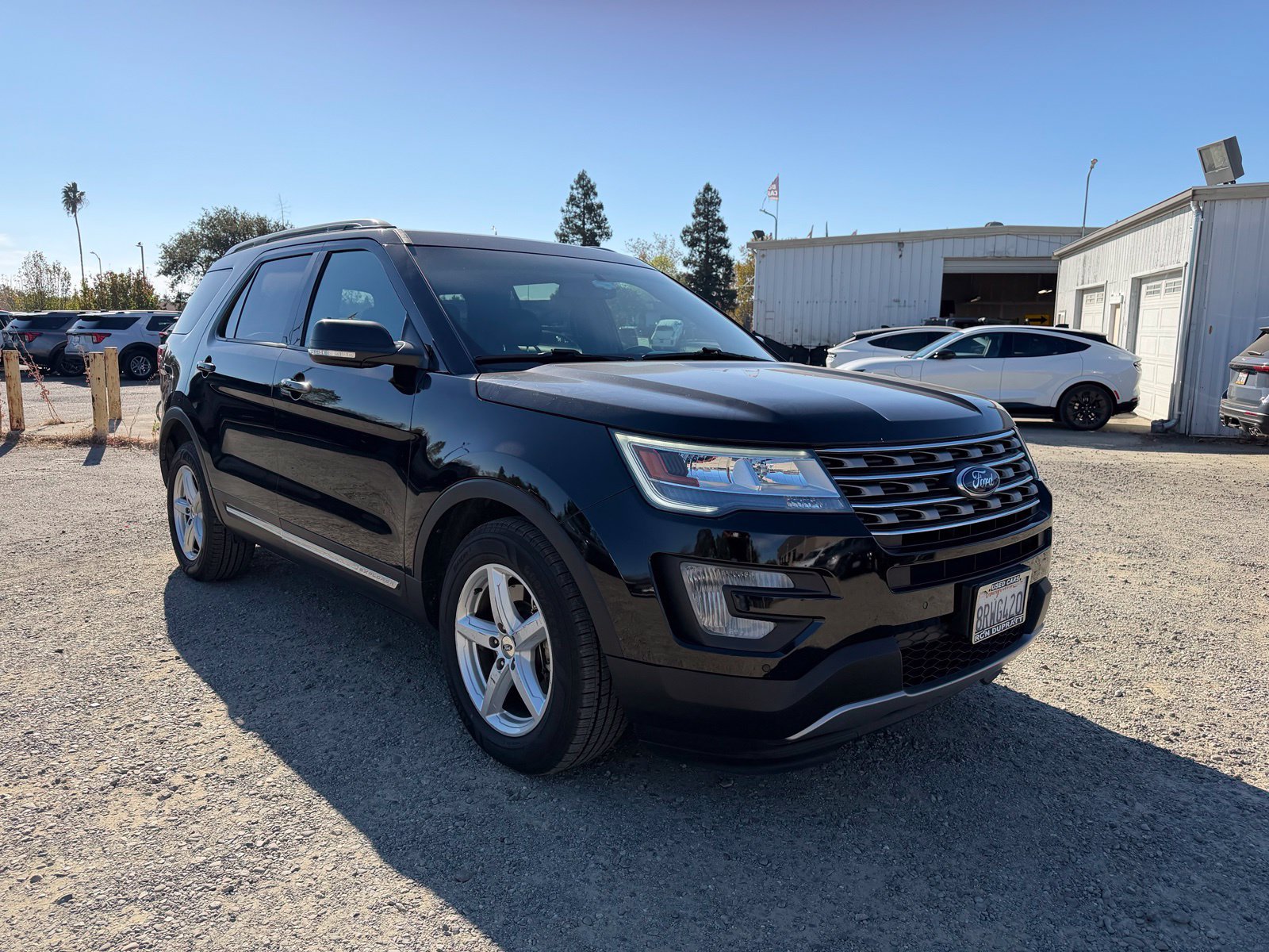 Used 2017 Ford Explorer XLT w/ Equipment Group 202A FWD image 7