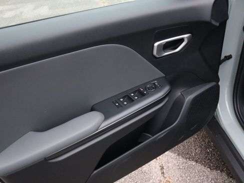 New 2025 Kia K4 LXS image 15