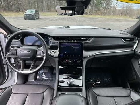 Used 2024 Jeep Grand Cherokee L Limited w/ Luxury Tech Group II AWD/4WD image 11