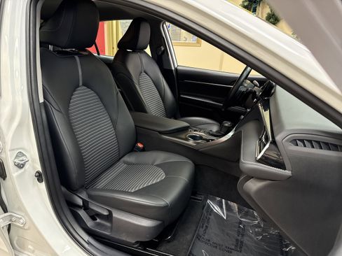 Used 2023 Toyota Camry SE w/ Convenience Package image 17