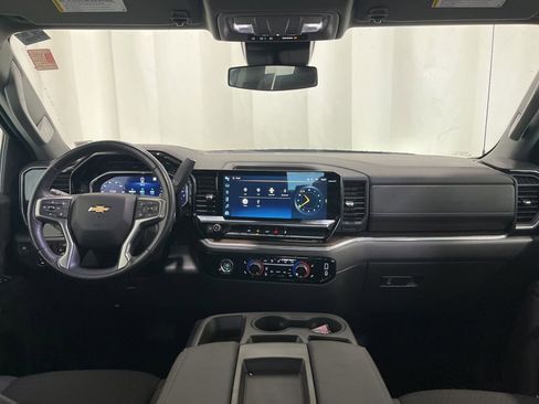 Used 2022 Chevrolet Silverado 1500 LT AWD/4WD image 17