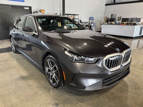 Used 2026 BMW 530i xDrive AWD/4WD image 4