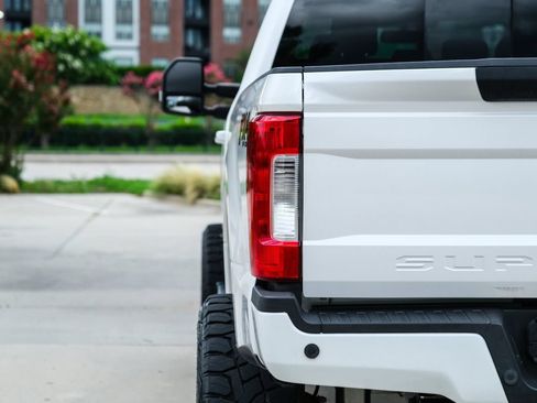 Used 2017 Ford F250 Lariat w/ FX4 Off-Road Package AWD/4WD image 19