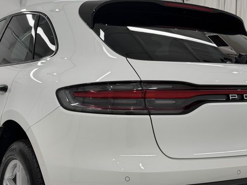 Certified 2023 Porsche Macan image 18