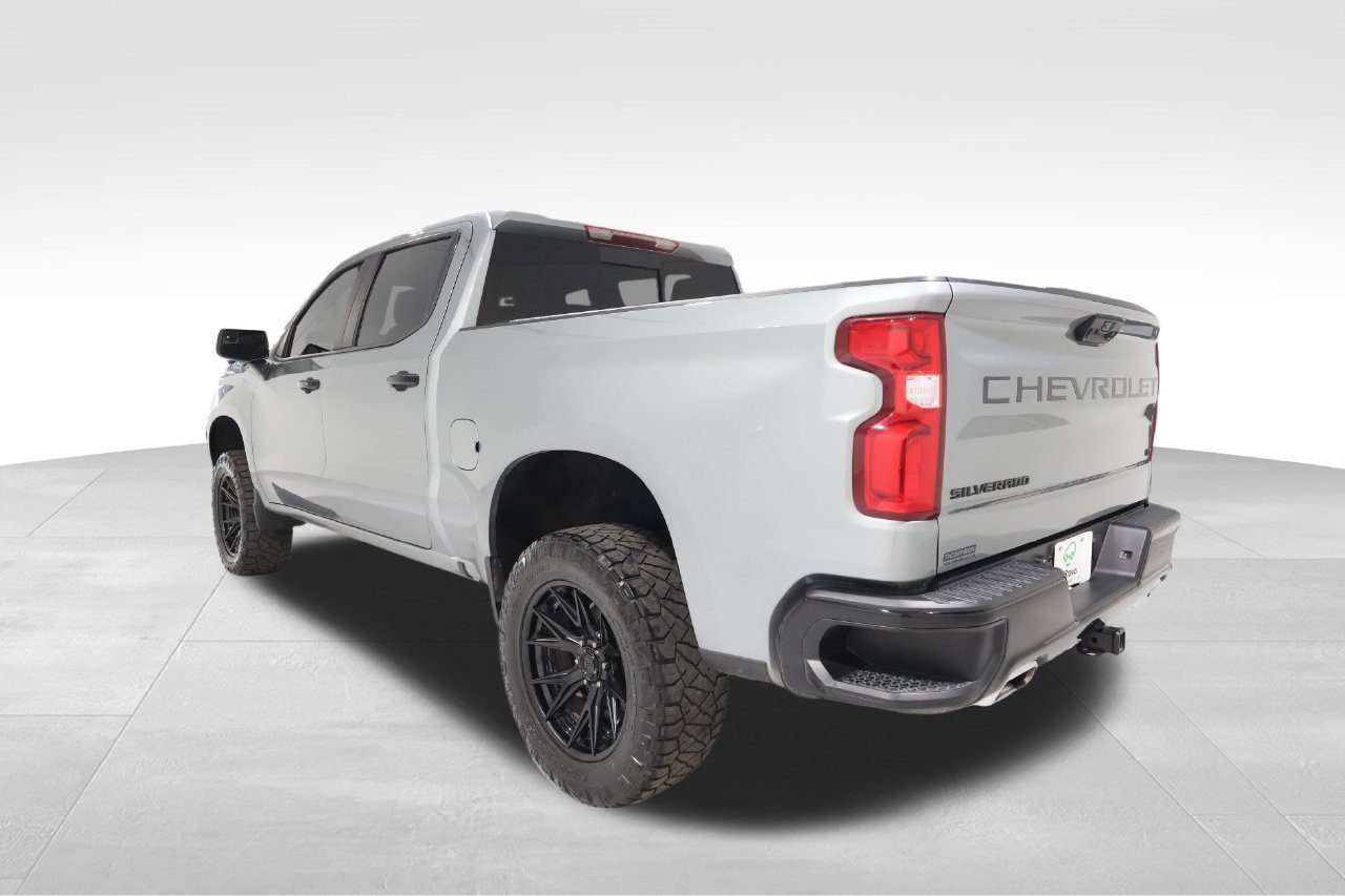 Used 2025 Chevrolet Silverado 1500 LT Trail Boss w/ Convenience Package II AWD/4WD image 2