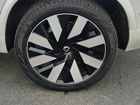 Certified 2024 Volvo XC90 T8 Plus w/ Protection Package Premier image 31