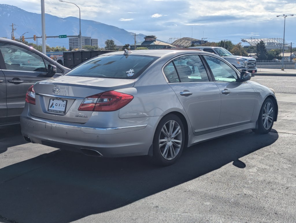 Used 2012 Hyundai Genesis 3.8 w/ Premium Pkg RWD image 4
