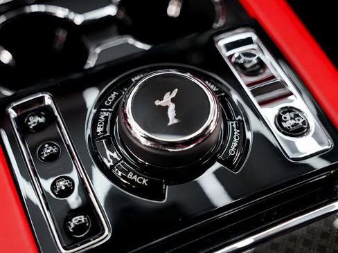 Used 2022 Rolls-Royce Cullinan Black Badge w/ Dark Exterior Package image 23