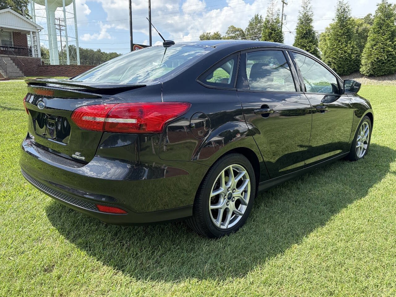 Used 2015 Ford Focus SE w/ Equipment Group 201A FWD image 8