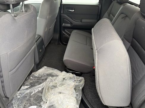 Used 2022 Nissan Frontier SV image 8