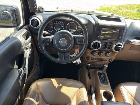 Used 2014 Jeep Wrangler Unlimited Sahara w/ Dual Top Group AWD/4WD image 25