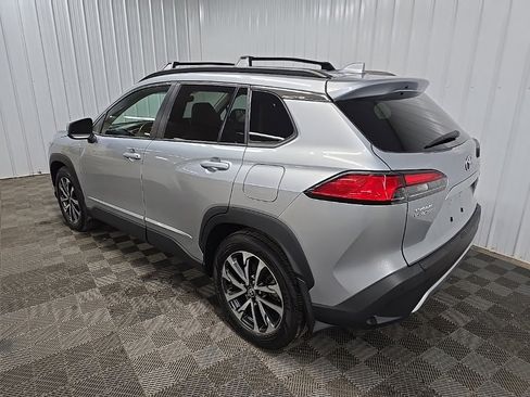 Used 2022 Toyota Corolla Cross XLE image 9