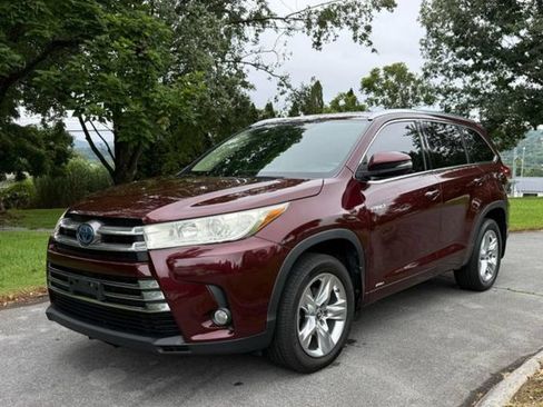 Used 2017 Toyota Highlander Limited AWD/4WD image 3