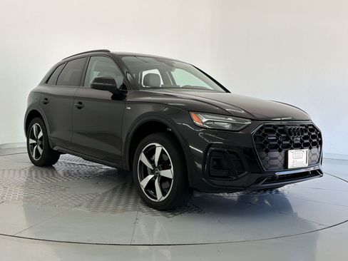 Used 2023 Audi Q5 2.0T Premium Plus w/ Premium Plus Package AWD/4WD image 7