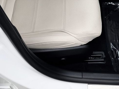 Used 2025 Mercedes-Benz C 300 Sedan image 30