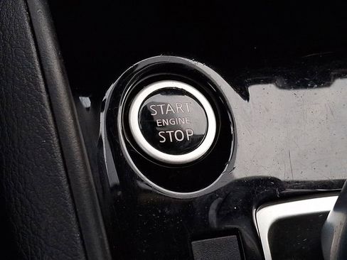 Used 2020 Nissan Kicks S image 20