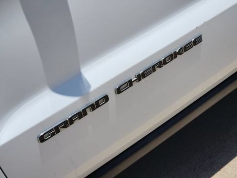 Used 2019 Jeep Grand Cherokee Limited RWD image 12