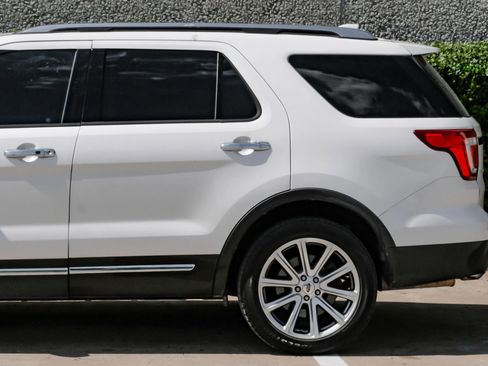 Used 2016 Ford Explorer Limited image 17