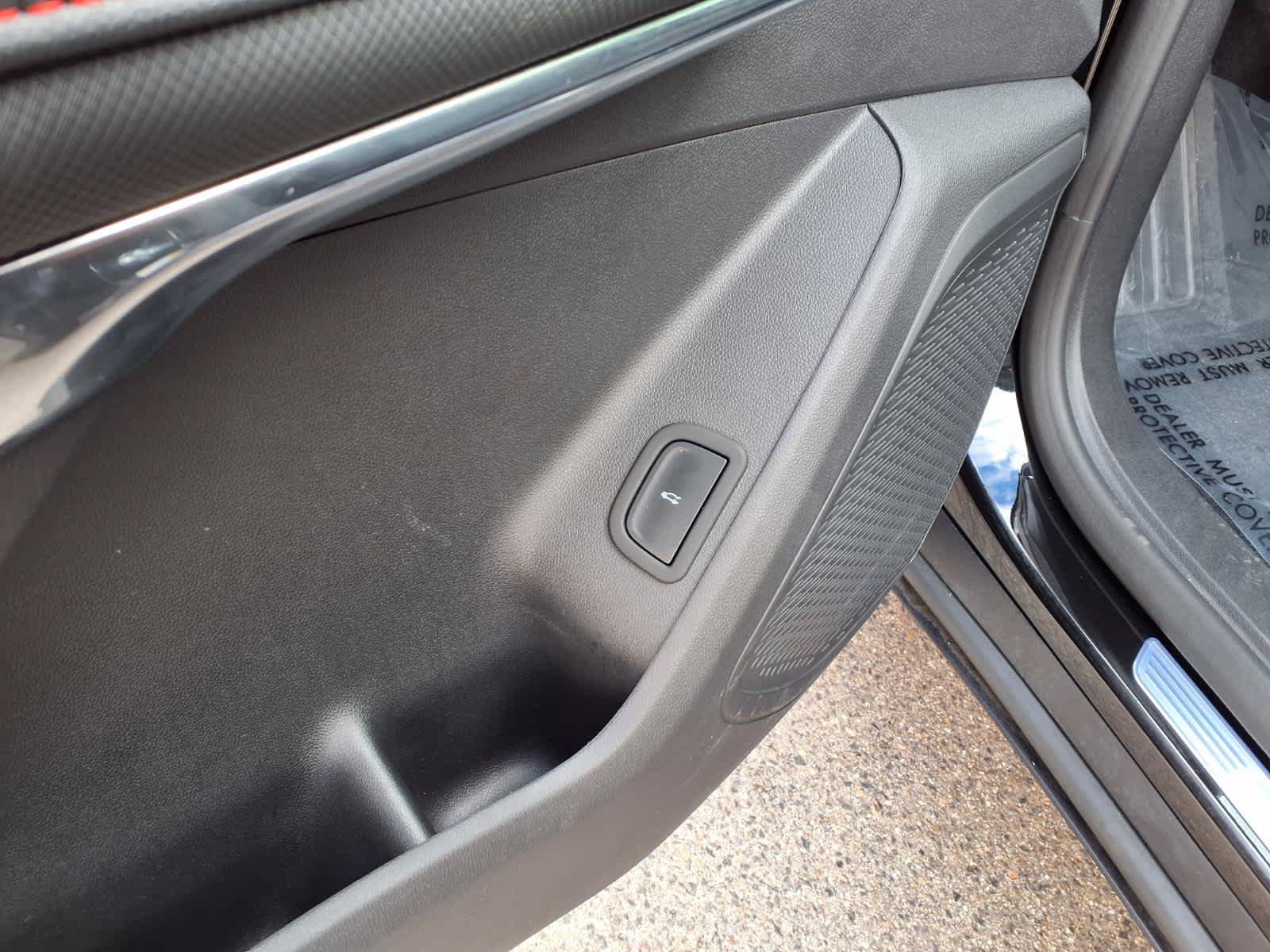 Used 2026 Chevrolet Traverse Z71 w/ LPO, Floor Liner Package AWD/4WD image 17