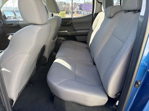 Used 2017 Toyota Tacoma SR5 w/ Tow Package image 30