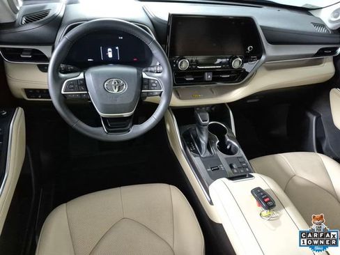Used 2024 Toyota Highlander Limited image 10
