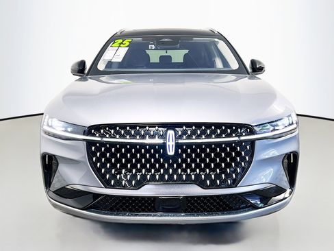 Used 2025 Lincoln Nautilus Reserve image 11