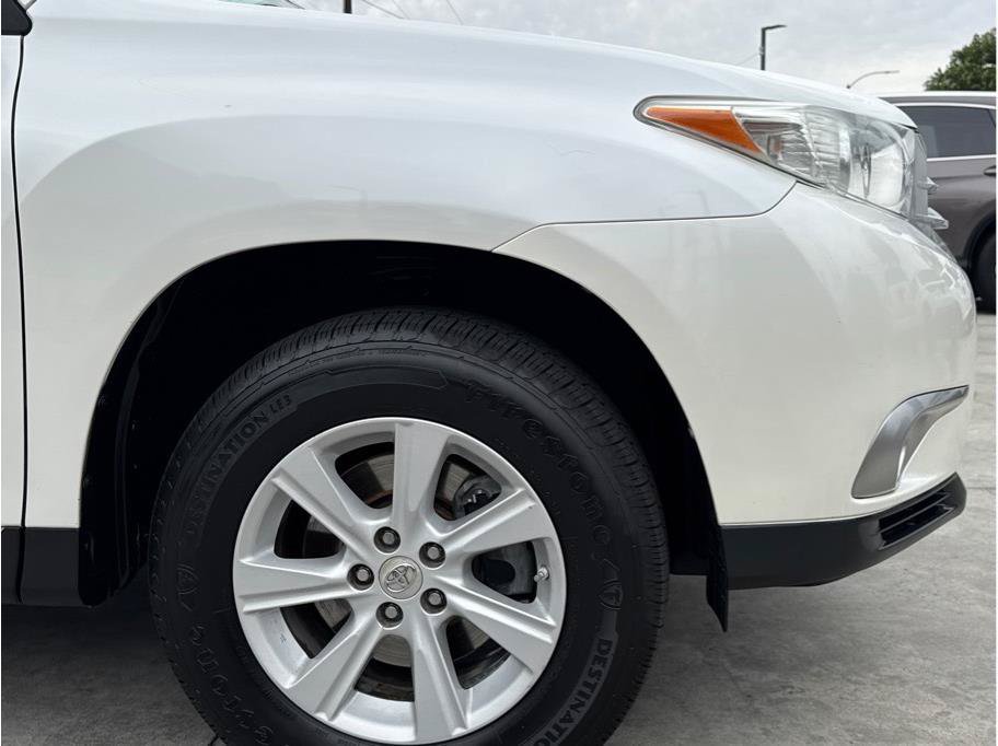 Used 2013 Toyota Highlander SE FWD image 40