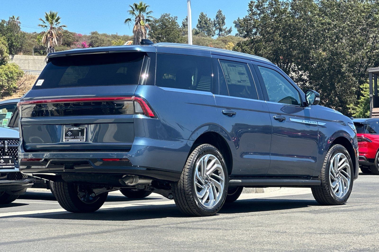 New 2027 Lincoln Navigator Premiere AWD/4WD image 3