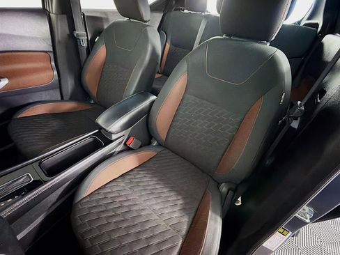 Used 2021 Nissan Kicks SR image 12