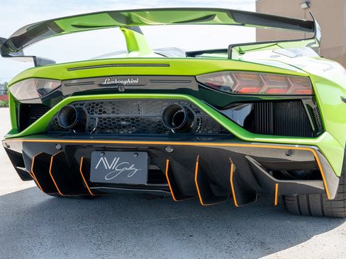 Used 2021 Lamborghini Aventador SVJ AWD/4WD image 11
