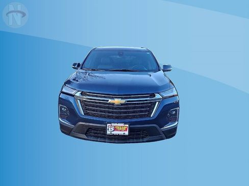 Used 2023 Chevrolet Traverse LT image 3