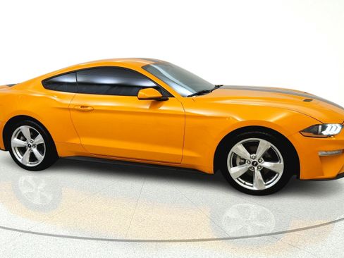 Used 2018 Ford Mustang Coupe w/ Equipment Group 101A RWD image 8