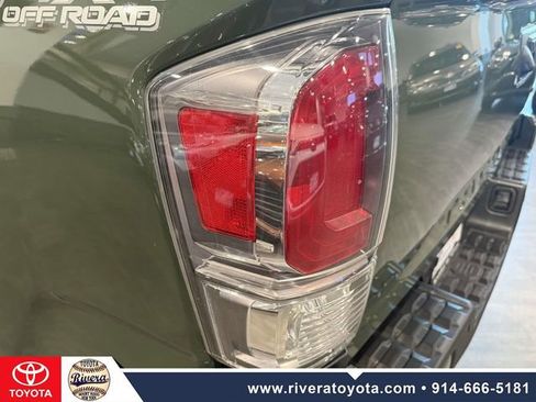 Used 2021 Toyota Tacoma TRD Off-Road w/ TRD Premium Off Road Package AWD/4WD image 11