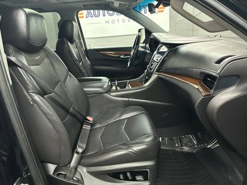 Used 2019 Cadillac Escalade ESV Premium Luxury AWD/4WD image 19