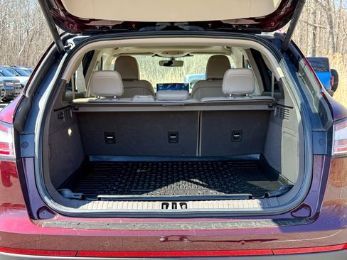 Used 2023 Lincoln Nautilus Reserve w/ Equipment Group 202A image 13