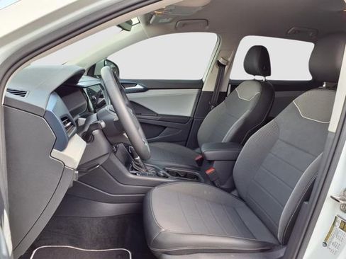 Used 2023 Volkswagen Taos SE w/ Black Wheel Package image 13