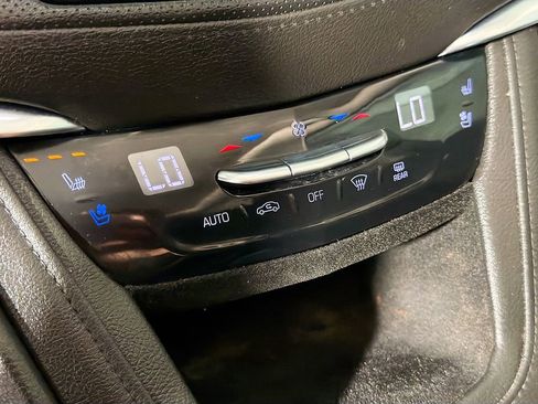 Used 2018 Cadillac XT5 Premium Luxury AWD/4WD image 16