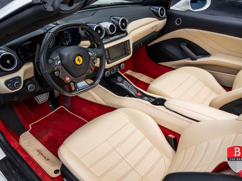 Used 2017 Ferrari California T RWD image 29