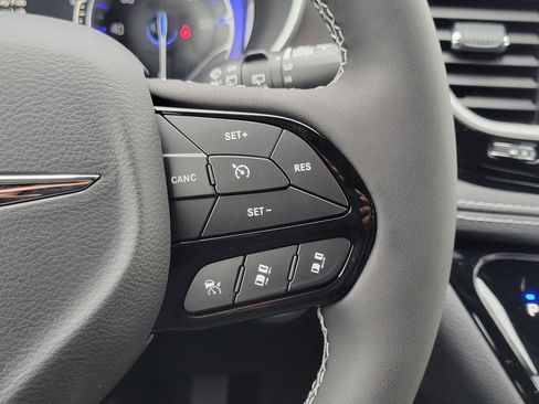 New 2026 Chrysler Pacifica Select w/ S Appearance Package AWD/4WD image 6