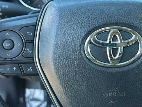 Used 2020 Toyota Camry SE w/ Sunroof Package FWD image 19