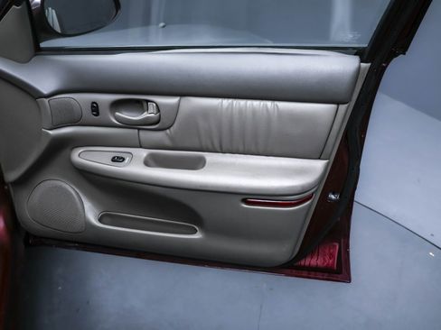 Used 2002 Buick Century Custom w/ Custom Premium Pkg image 18