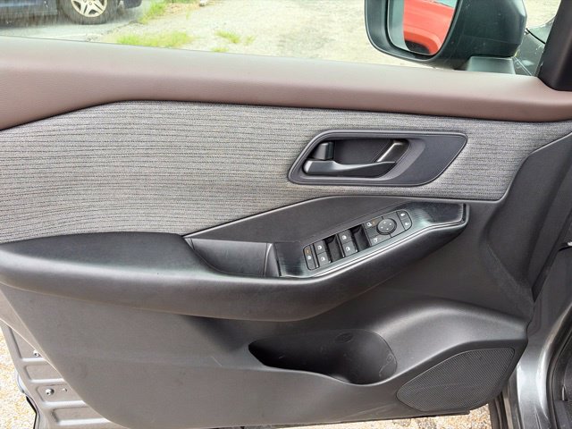 Used 2023 Nissan Rogue S FWD image 30