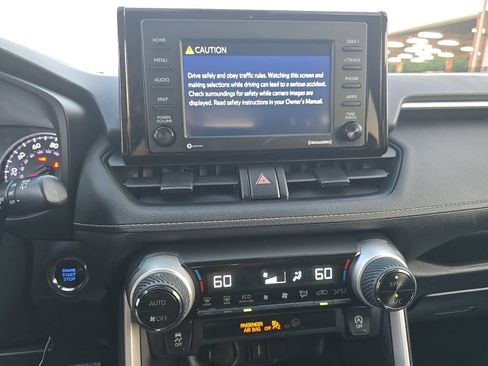 Used 2022 Toyota RAV4 XLE FWD image 14
