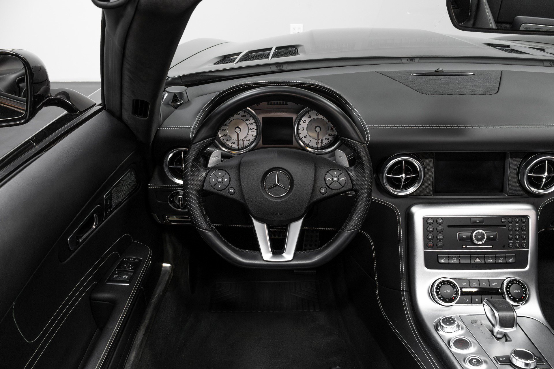 Used 2012 Mercedes-Benz SLS AMG Roadster image 10